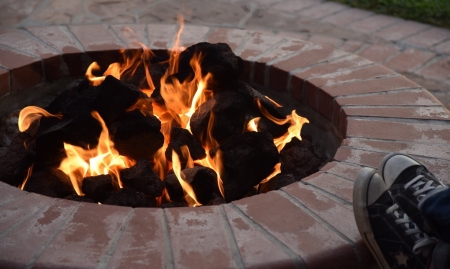 10 ways to entertain around a fire pit