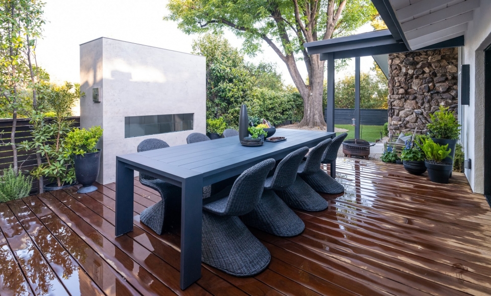 What you need to know before buying an outdoor fireplace